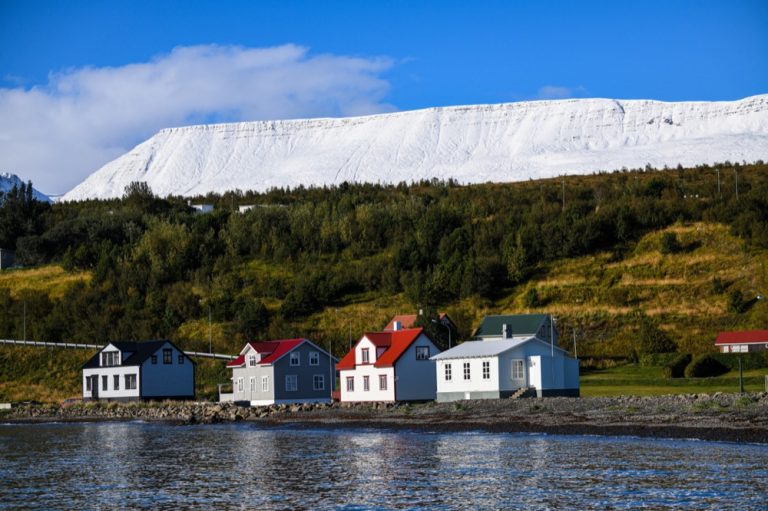 Исландия не будет поставлять электричество новым майнерам биткоинов