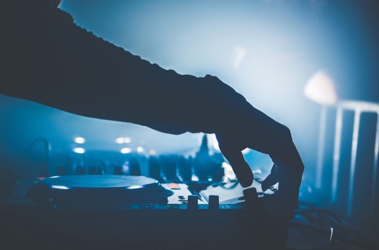 Рэпер Nas позволит фанатам владеть частью его музыки через NFT-токены